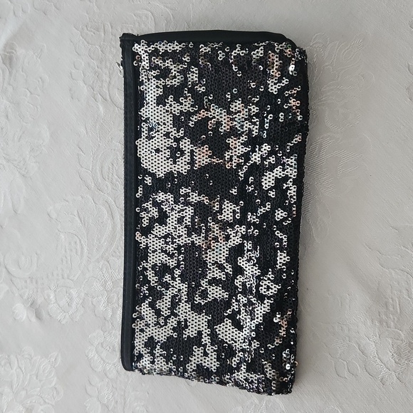 Victoria's Secret Black Sequin Clutch NWOT - Picture 2 of 7